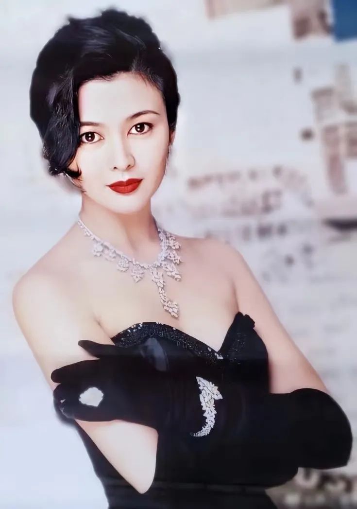 关之琳拍卖珠宝钻石手链,关之琳拍卖珠宝3个亿