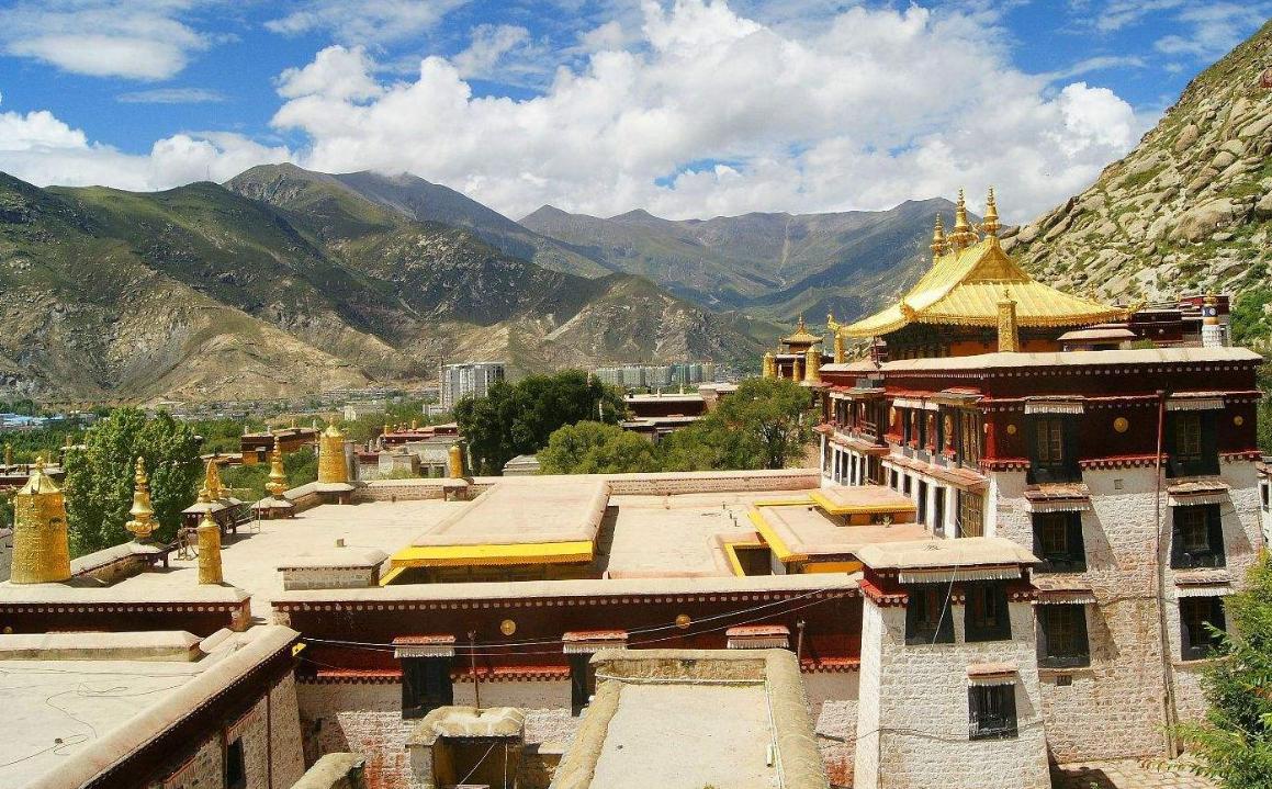 班禅制度，究竟是怎么来的?真相：源于宗喀巴创建的格鲁派和4大寺