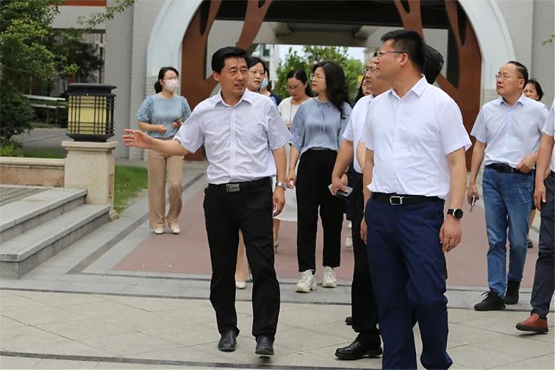 脚踏实地行稳致远,行稳致远砥砺前行