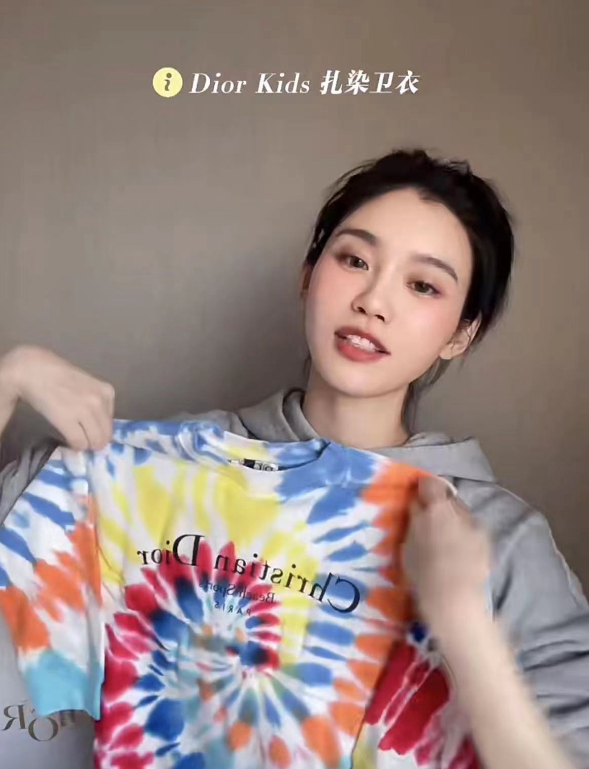 奚梦瑶1岁女儿背名牌包,奚梦瑶女儿庆生