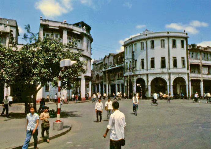 女子身着日本侵华军装露脸,日军女子拍照