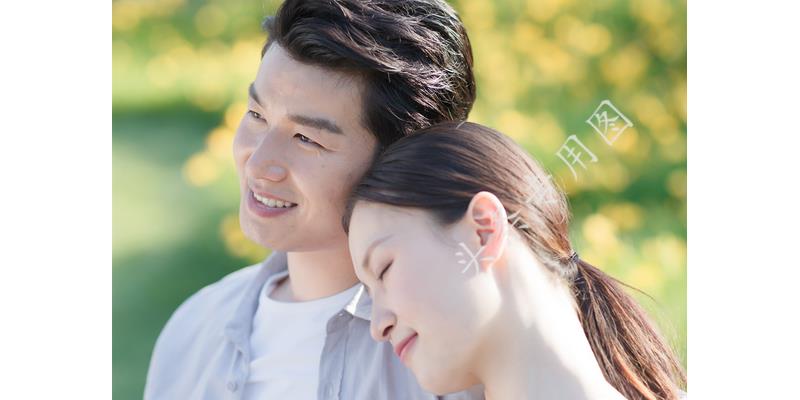 我带朋友去舅舅家摘大枣，舅妈要称斤收费，舅舅却说了这样的话