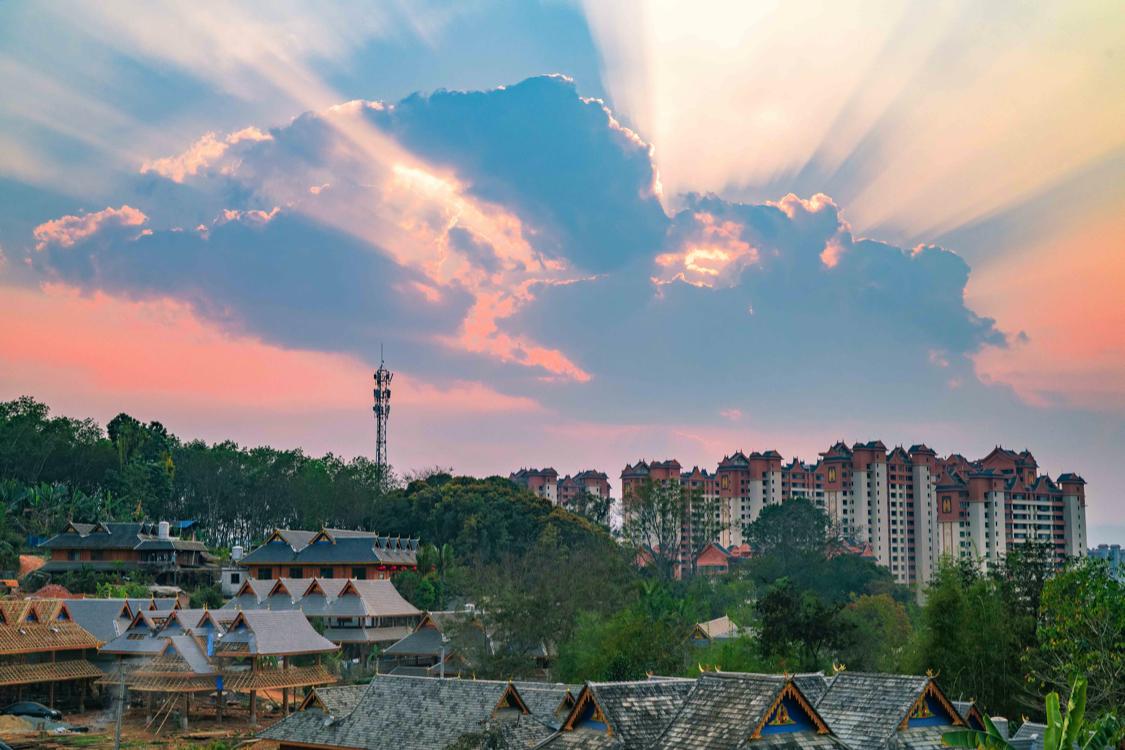 骂版纳是因为你没走出告庄玩版纳跟着小姐姐们走你才晓得味道