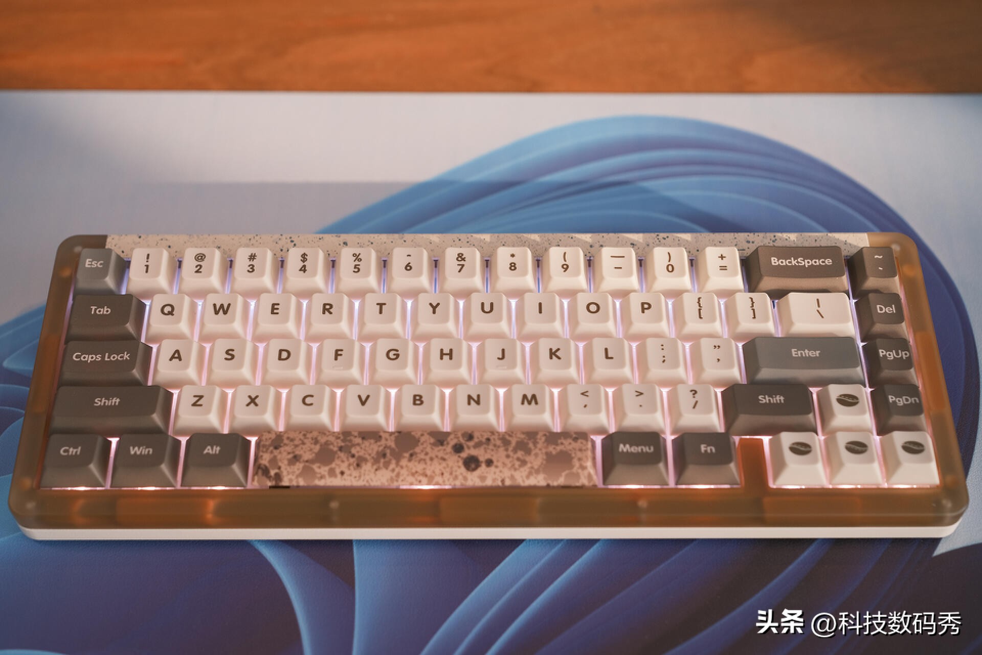 大理石般的美感，IDOBAOID67PLUS机械键盘测评，手感与颜值并存