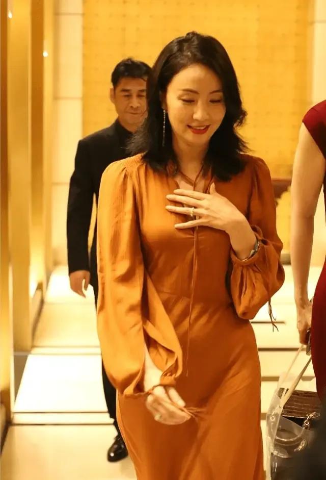 金星竟让全女星不穿衣服！他这句话将让众女星都受害，热巴已受害