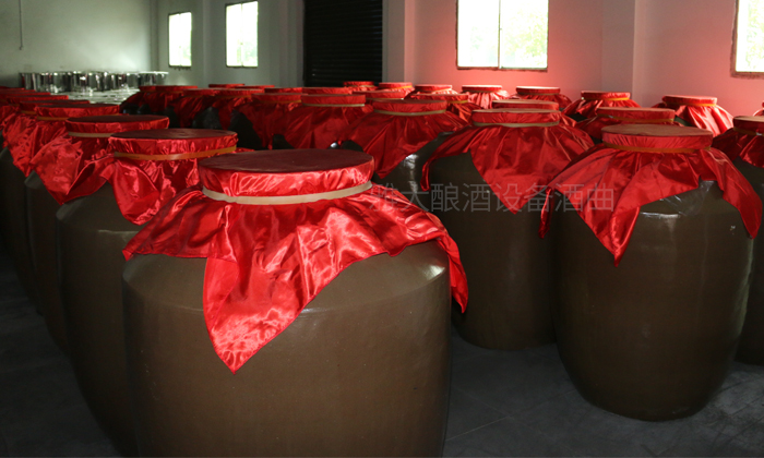 猪价低迷且跌多涨少?试试全自动酿酒设备做酒+养猪新模式