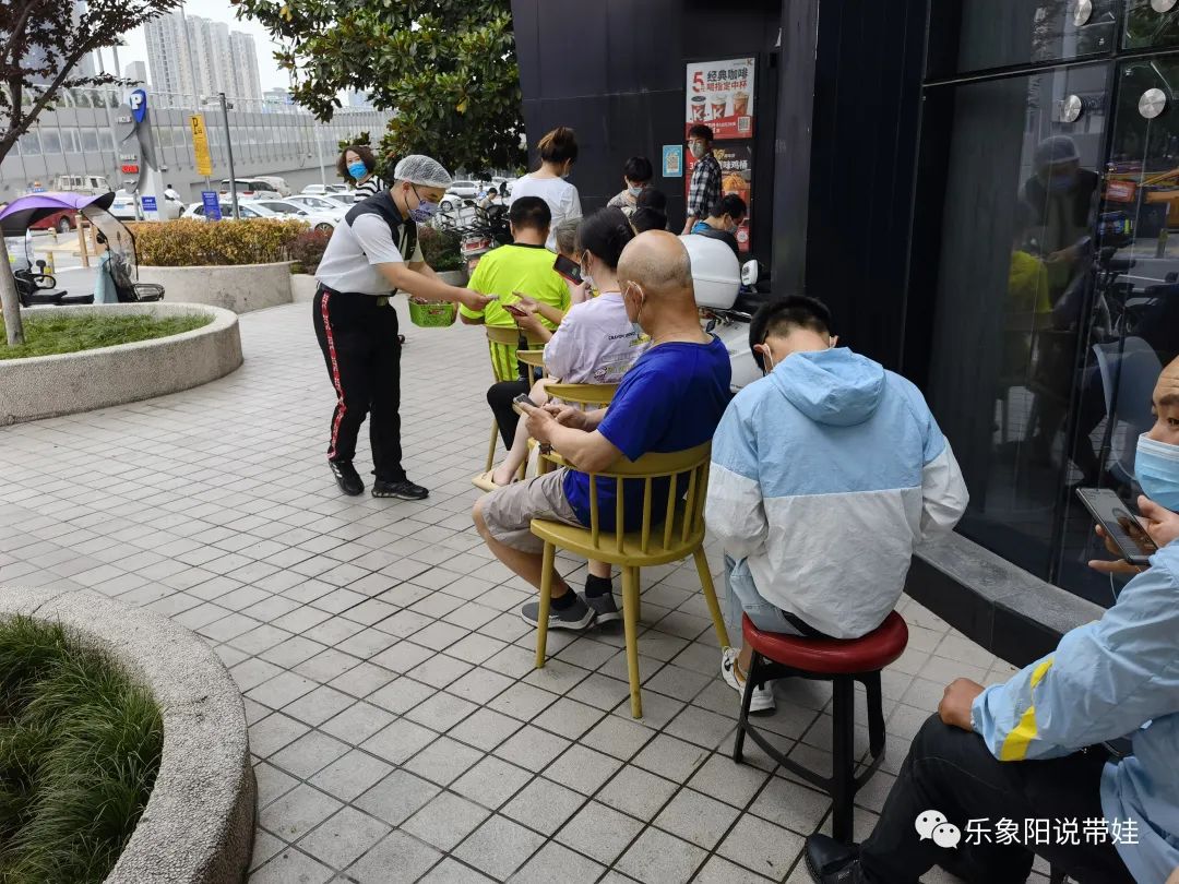 偶遇网红热闹现场,偶遇网红赶大集