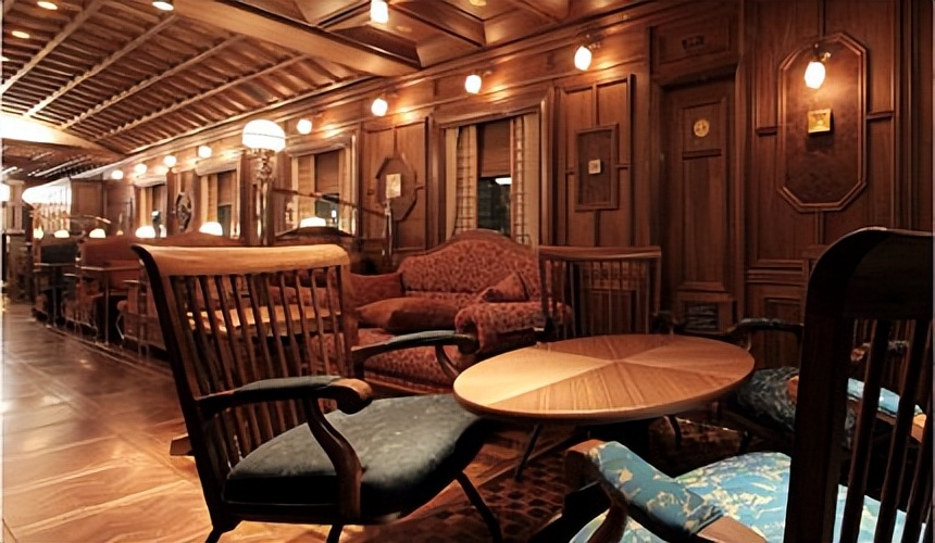 搭乘火车游日本,日本豪华观光列车