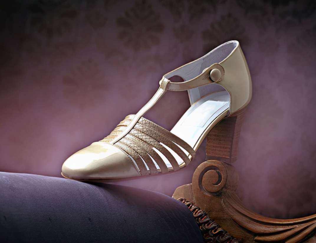 常穿高跟鞋会带来怎样的痛苦,经常穿高跟鞋的人脚不痛吗