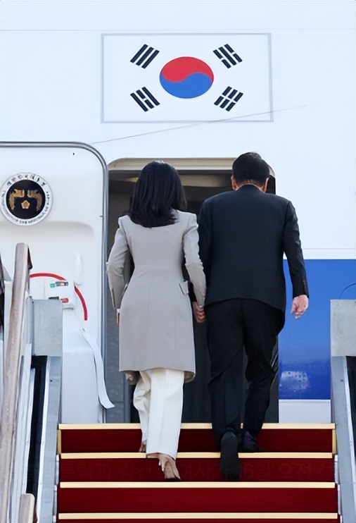 韩国第一夫人访美服装秀,韩第一夫人照片