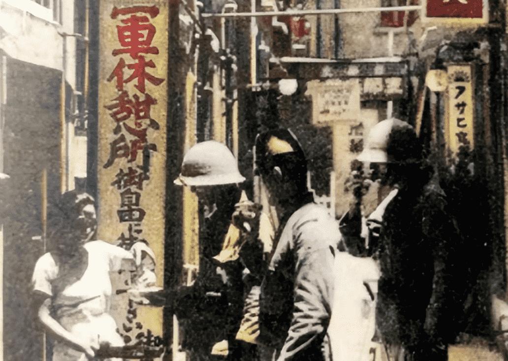 日本暴行老照片,日军女子拍照