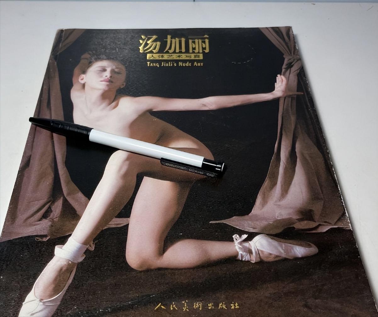 著名舞蹈演员汤加丽，为艺术献身拍大尺度照片，导演丈夫果断离婚