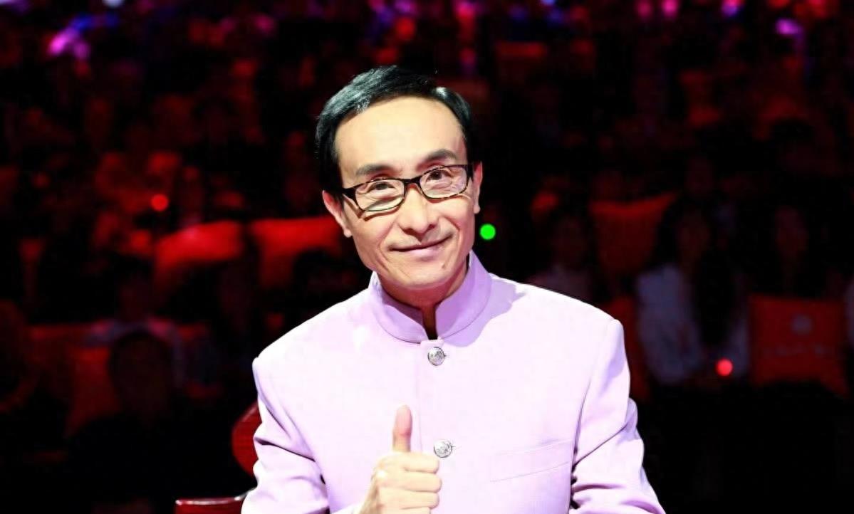 小品演员踢足球电影,小品演员评价中国足球