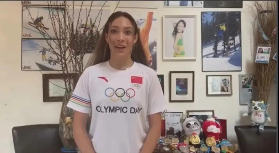 张艺兴问谷爱凌有没有冰墩墩,张艺兴连线谷爱凌为什么尬倒一片