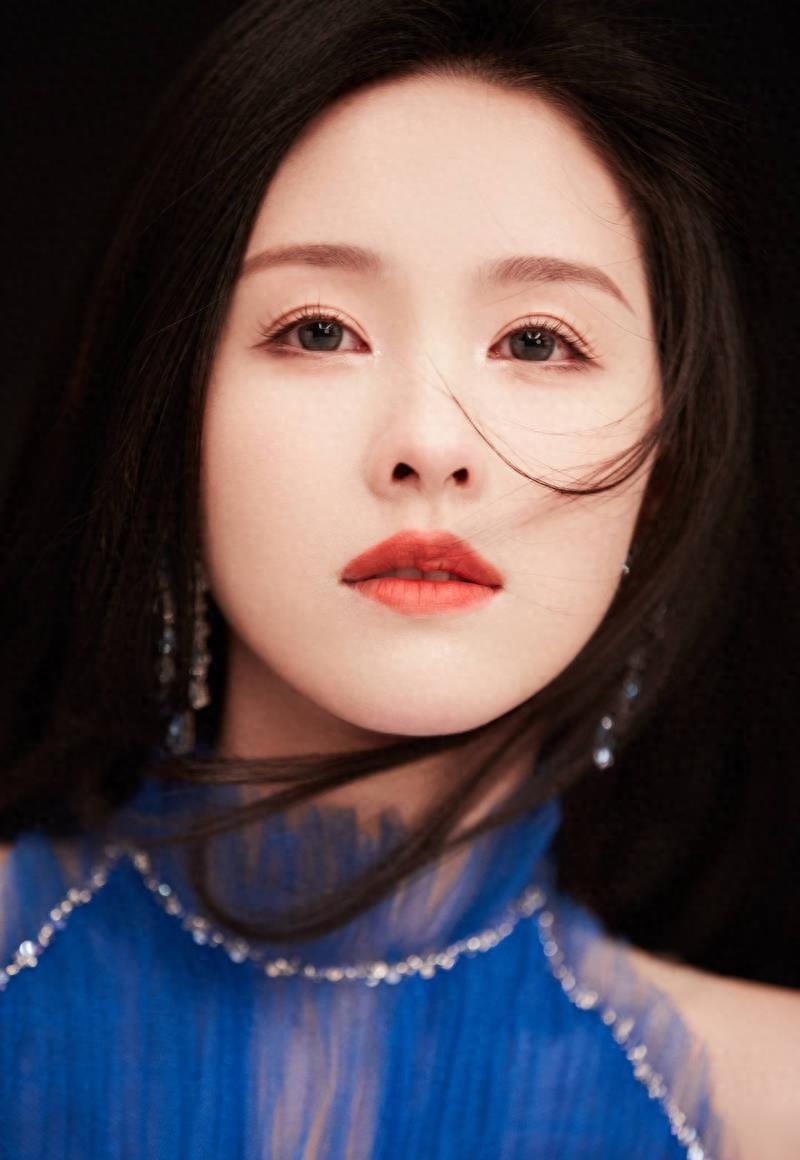 陈都灵蓝发人鱼公主,陈都灵红唇大波浪