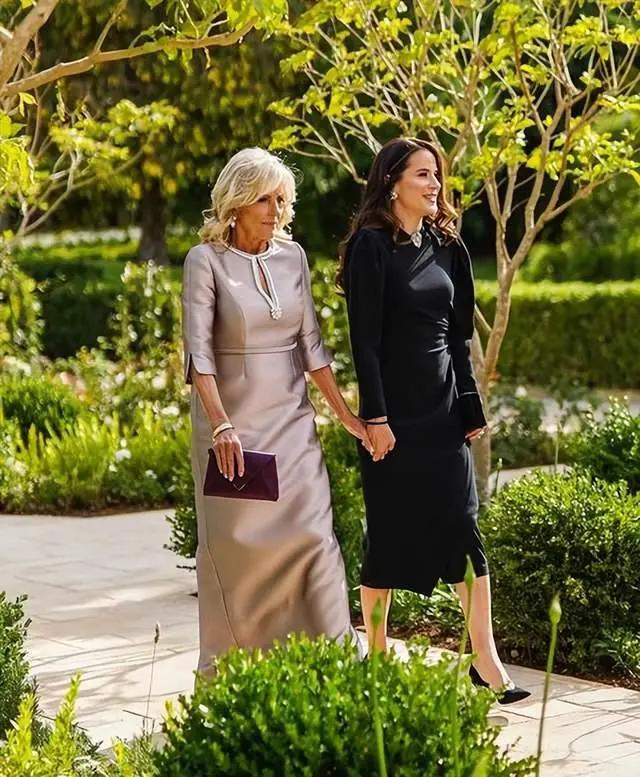 凯特王妃带父母参加约旦王室婚礼,凯特王妃约旦婚礼戴王冠