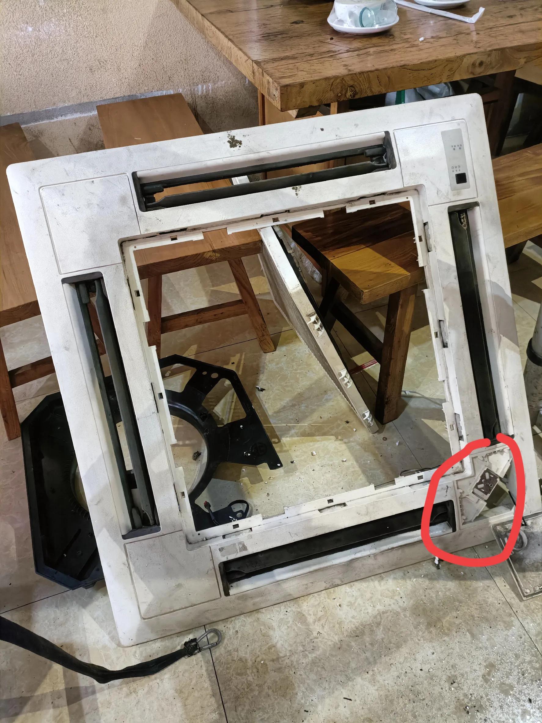 空调天花机风口漏水,冬天空调室外机漏水怎么解决