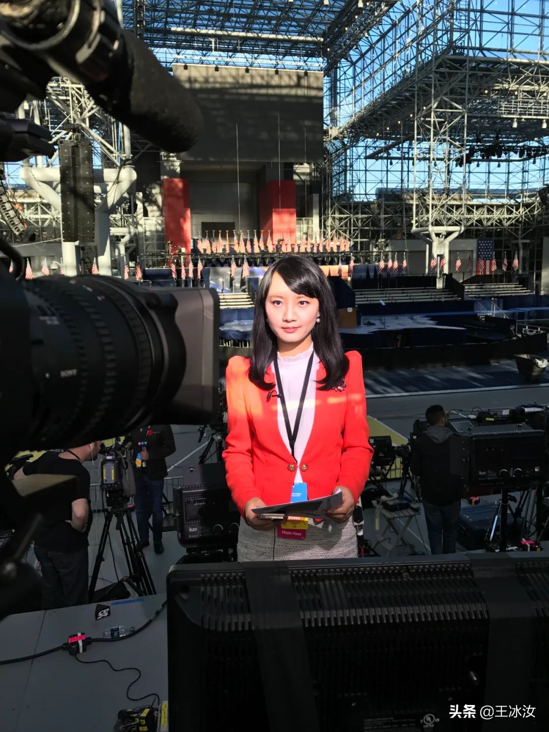 惨败给特朗普的那个夜晚，不服气的希拉里是如何熬过来的？