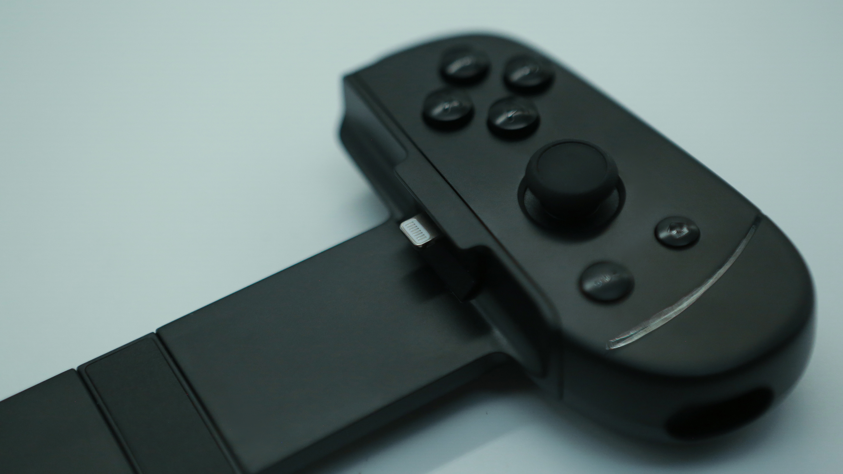 手机手柄秒变掌机,苹果游戏手柄m1b体验