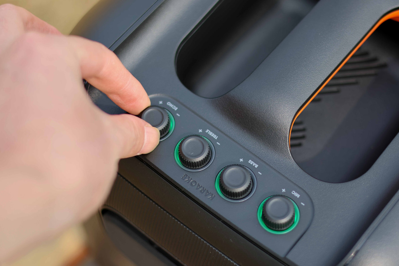 双无线话筒大功率蓝牙音响,jbl户外音箱710对比评测