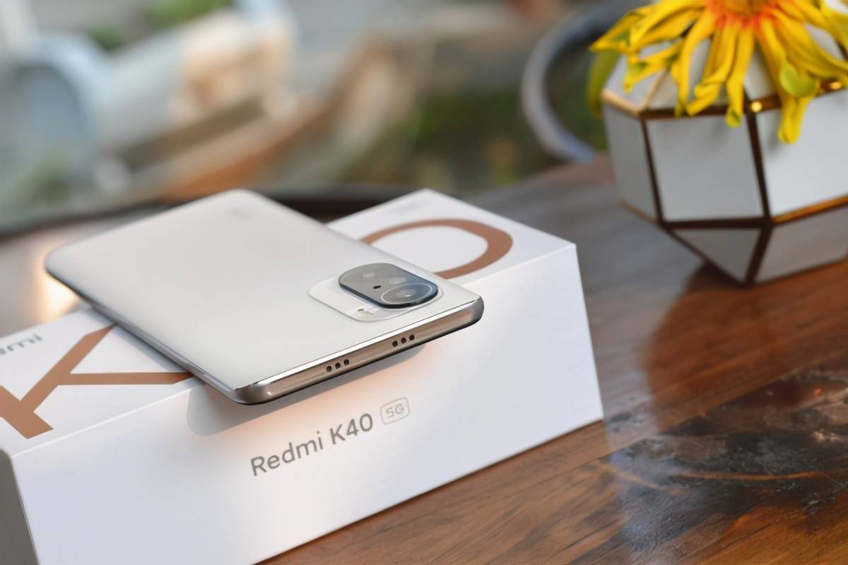 同等价位买魅族17还是k40,魅族17和红米k40前置哪个小