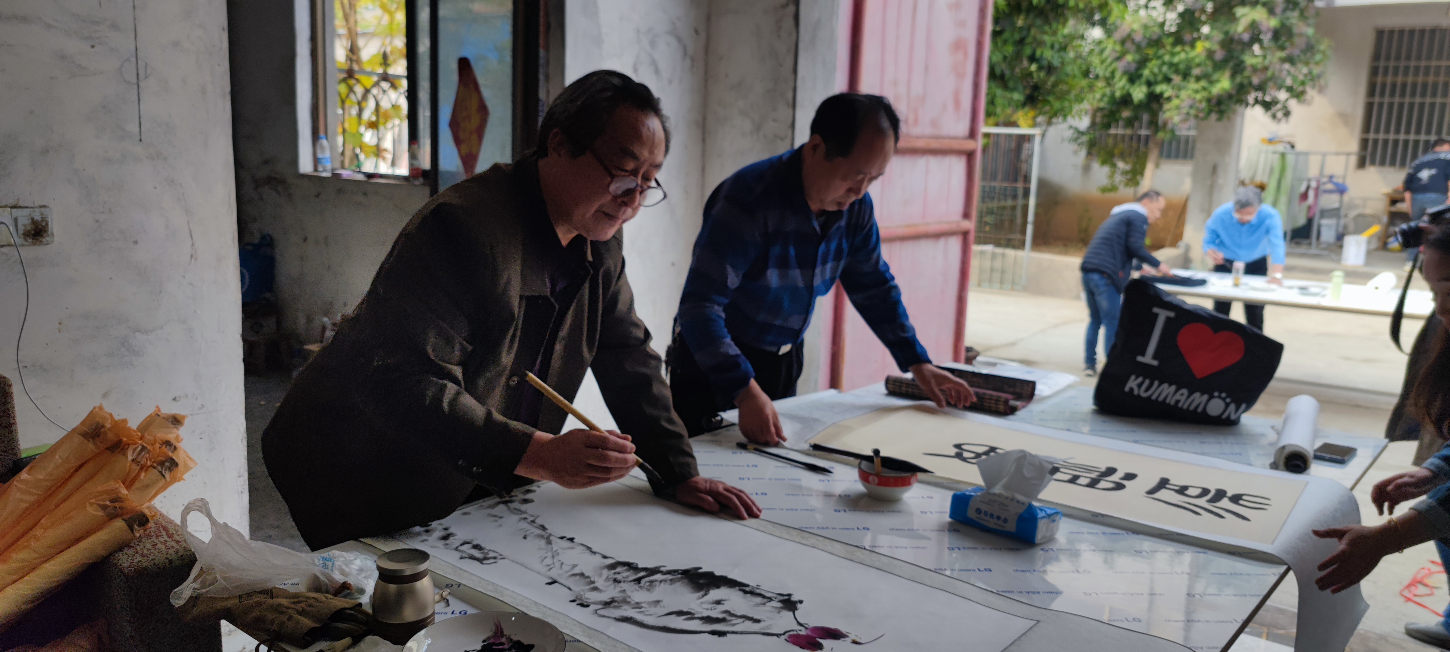 妙笔丹青写春秋,翰墨香飘义安村