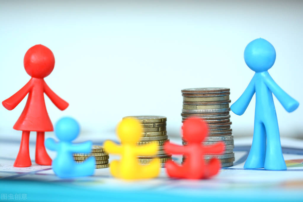 家长里短：人老了生病落难时最靠得住的到底是金钱儿女还是老伴