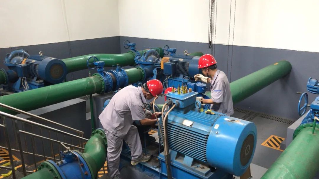 战高温斗酷暑坚守一线保畅通,战高温斗酷暑坚守救援抢险一线