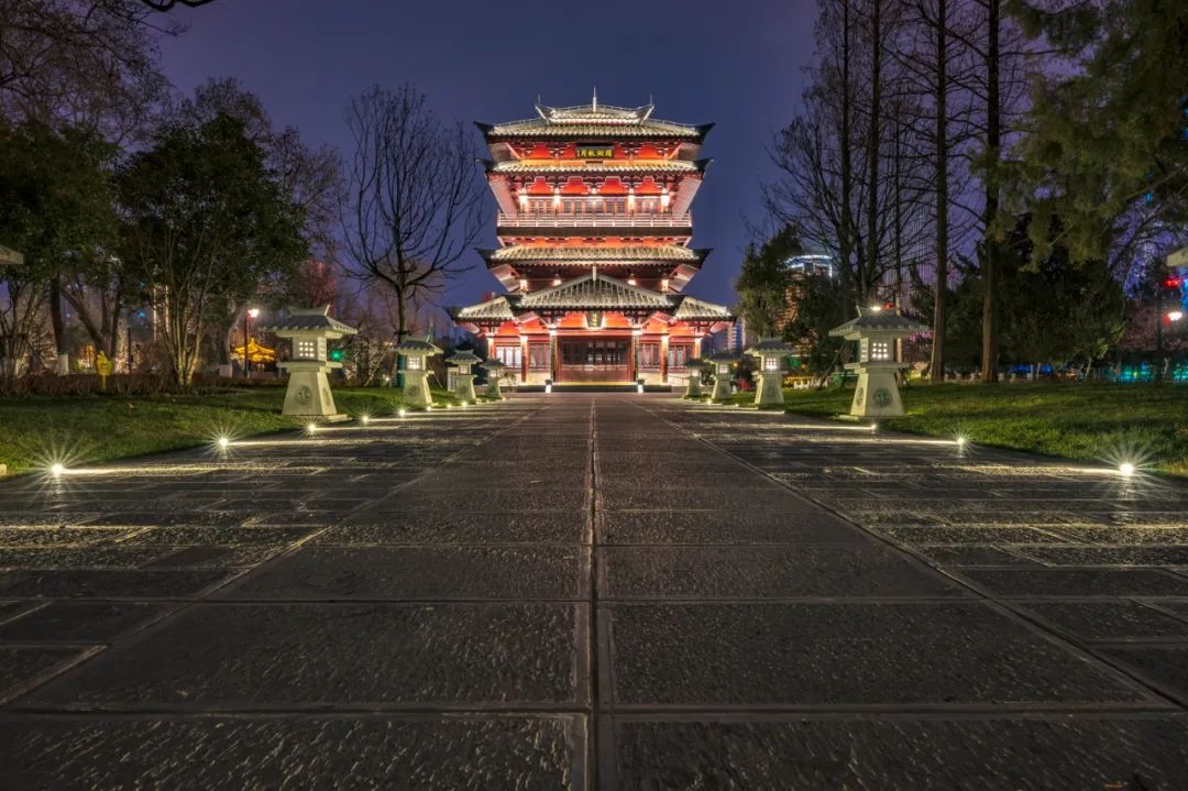 尼康z系列挂机镜头,尼康z24-200和24-120哪个好