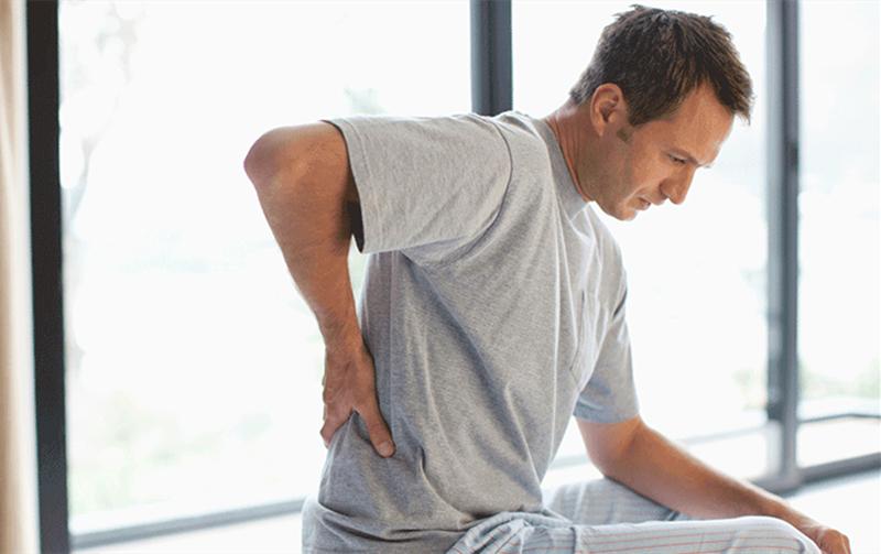 二十多岁的年轻人腰痛是什么原因,20岁经常腰痛什么情况