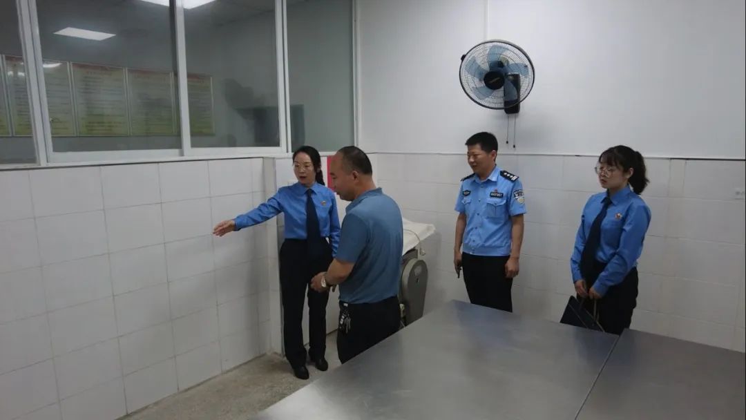 县检察院开展法治进校园巡讲活动,检察院迎六一法治进校园巡讲