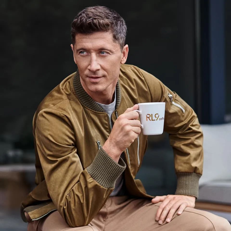 莱万多夫斯基属于巨星吗,莱万多夫斯基加盟巴萨吗