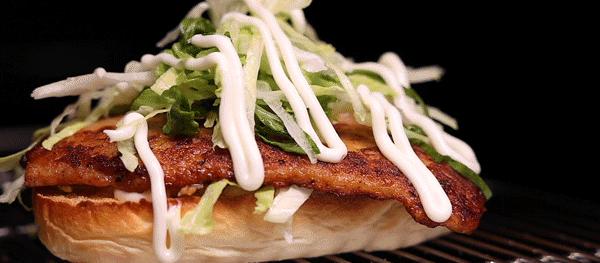 丹霞庄出现一个奇怪阿叔，一万块的店租竟卖起一元一只大鸡腿