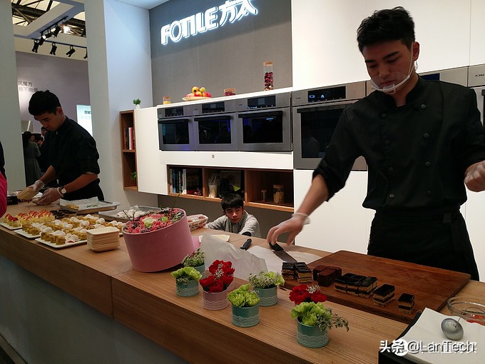 暴走两万步！海量图片带你游览2017年AWE家电展