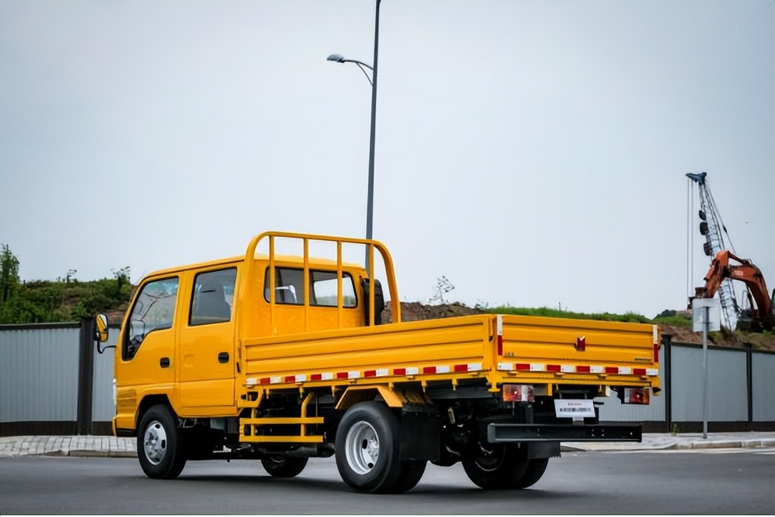 庆铃铃咖2.0轻卡油耗多少,庆铃铃咖2.0l中体轻卡价格