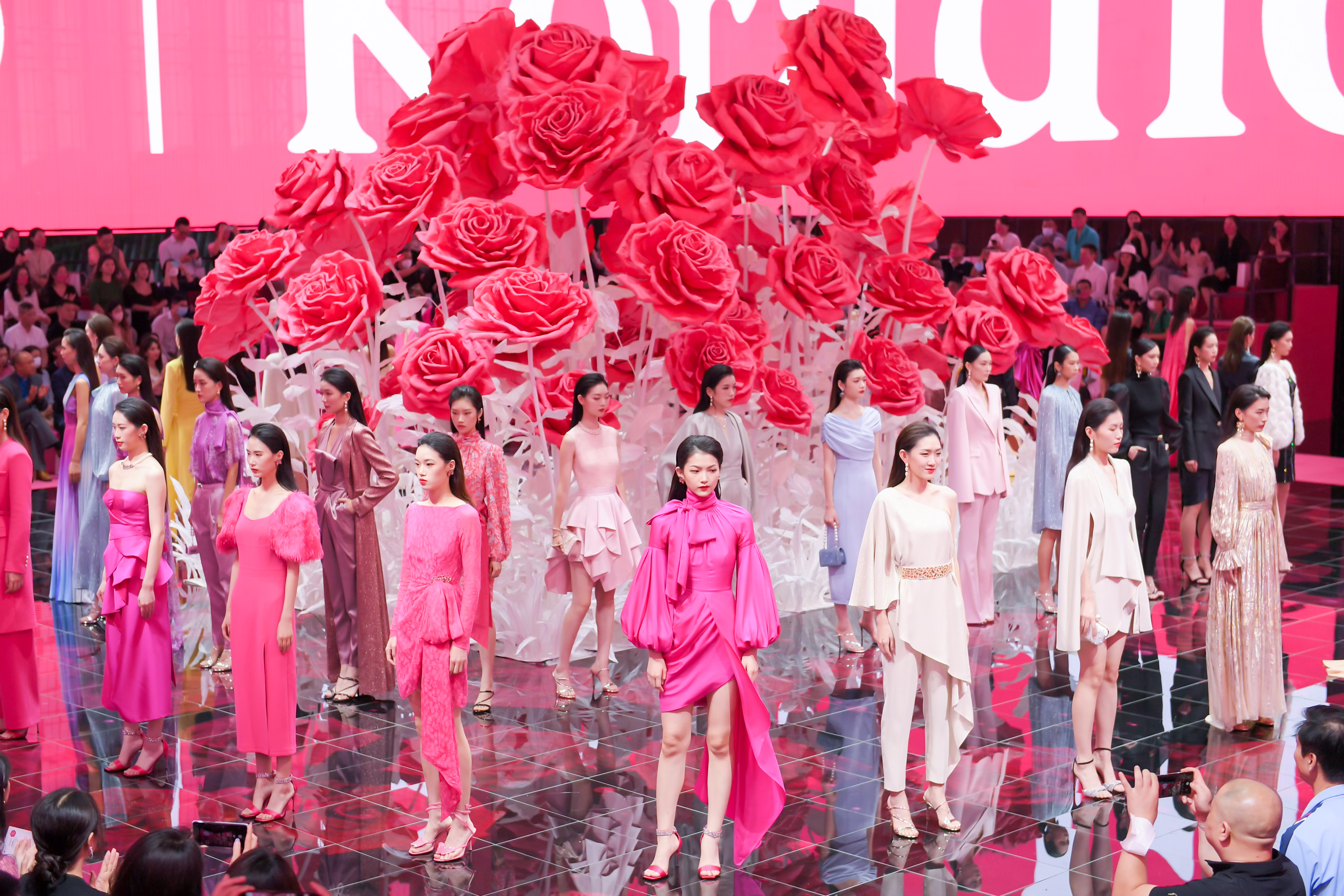 爱与美的永恒香颂：Koradior15周年「玫瑰人生」