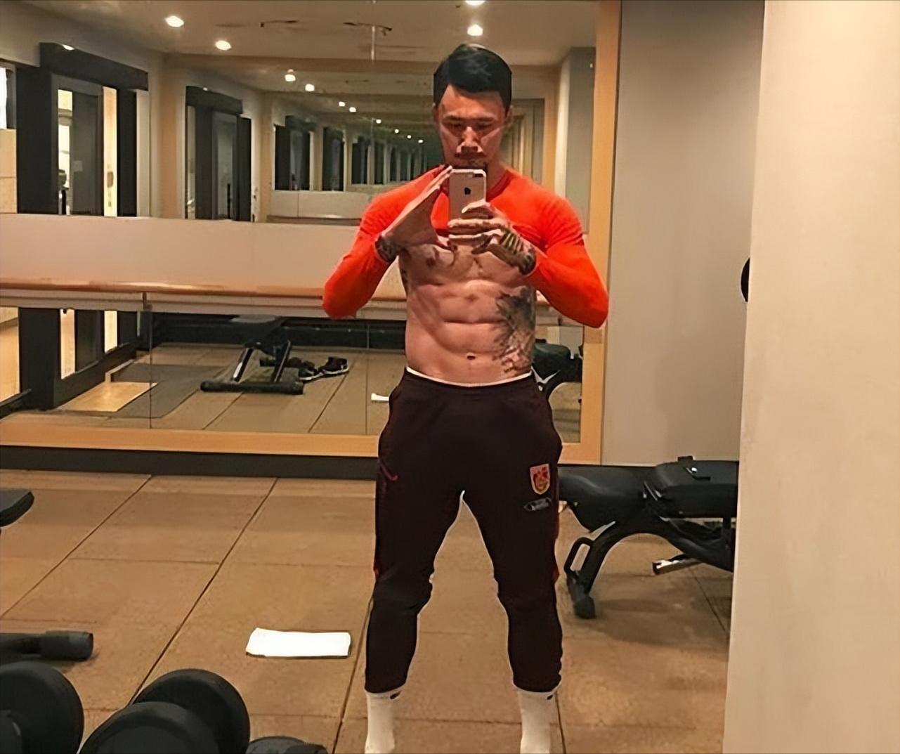 拒绝白斩鸡！前国足身材大赏，郑智从来不吃鸡皮