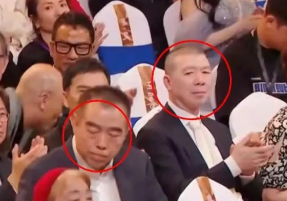 何赛飞获奖后与梁朝伟握手视频,梁朝伟何赛飞金鸡奖