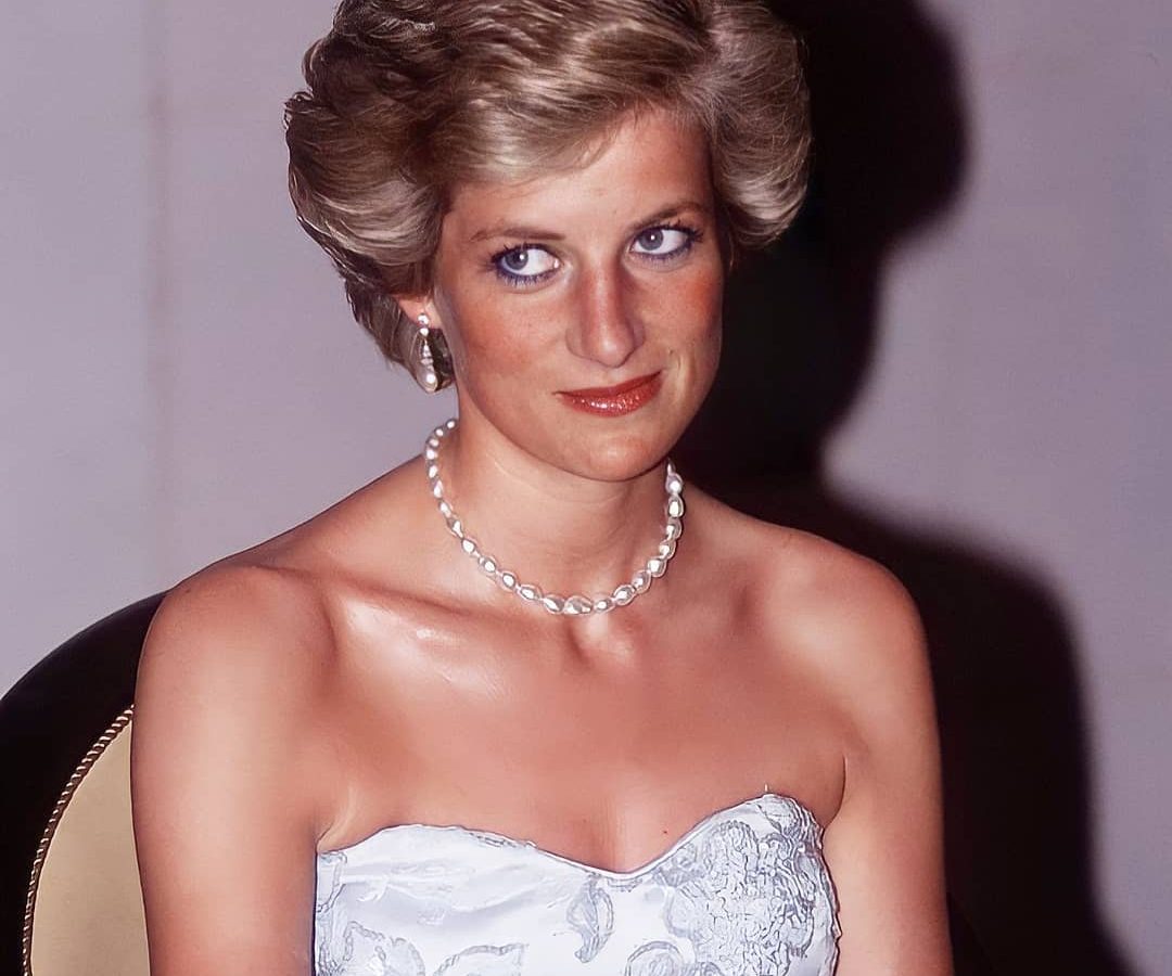 适合女生戴的精致珍珠项链,女神这样戴珍珠项链时尚又优雅