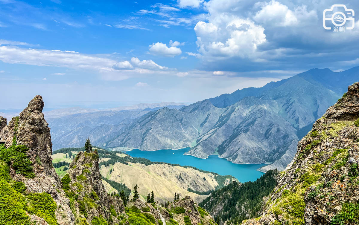 天山天池风景区里西王母瑶池,天山博格达峰下的天池介绍