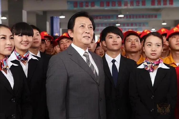 国内赚钱国外花、玩弄感情只生娃...这4位老狐狸的尾巴藏不住了？