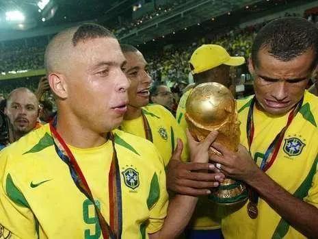 梅西对范加尔说了啥话,梅西赛后和范加尔对峙说了什么