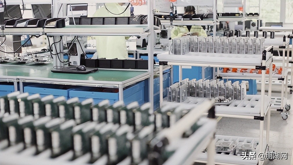 智能对话机器人如何实现,快仓智能仓储机器人还能和人对话