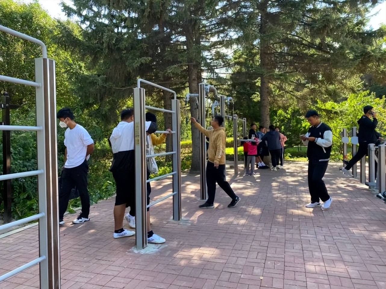 辛巴辛有志以直播电商赋能于农,“乐小星走公益”