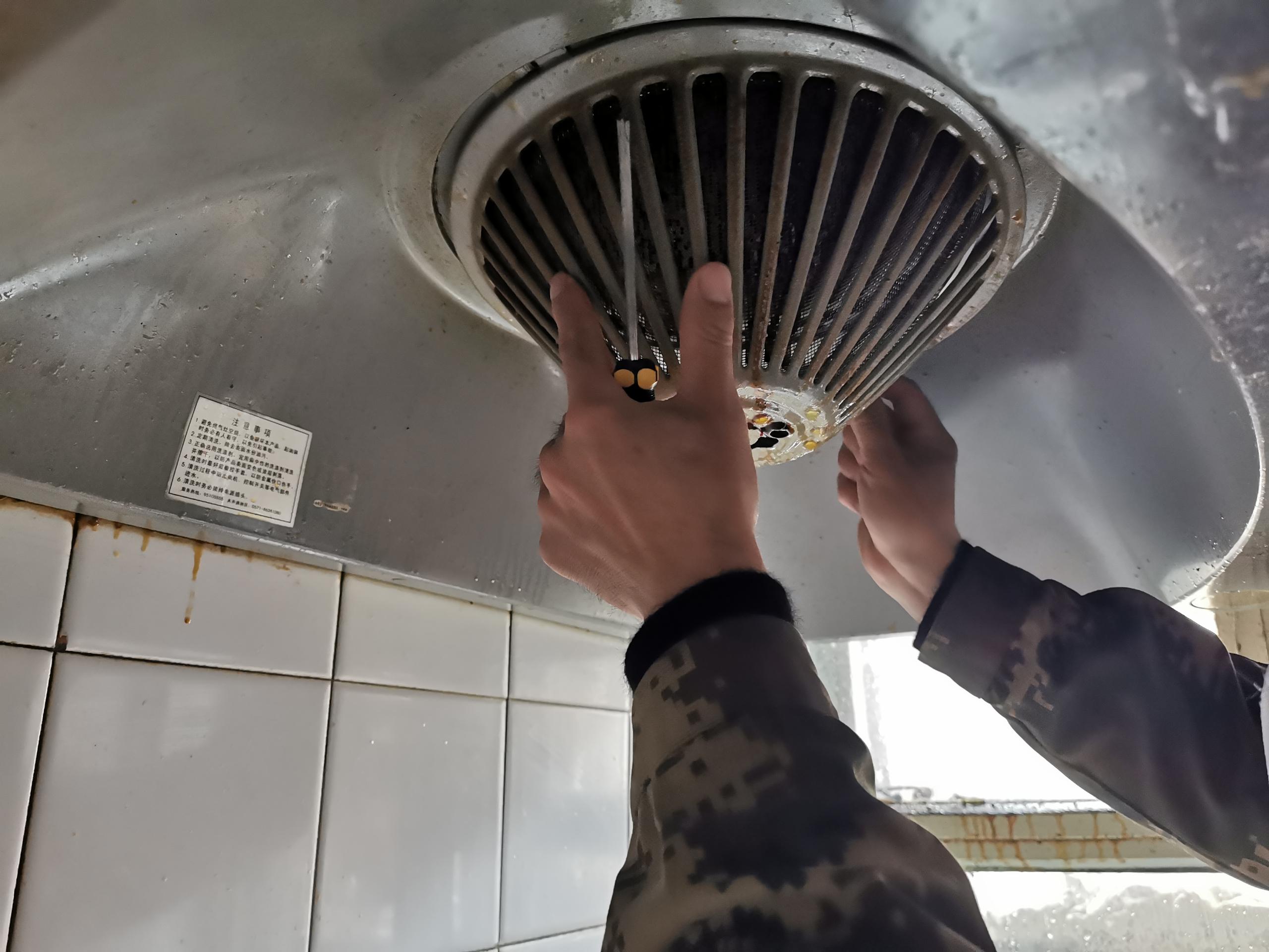 长春市民政局|幸福人生多彩夕阳公益项目助困境老人去污除油