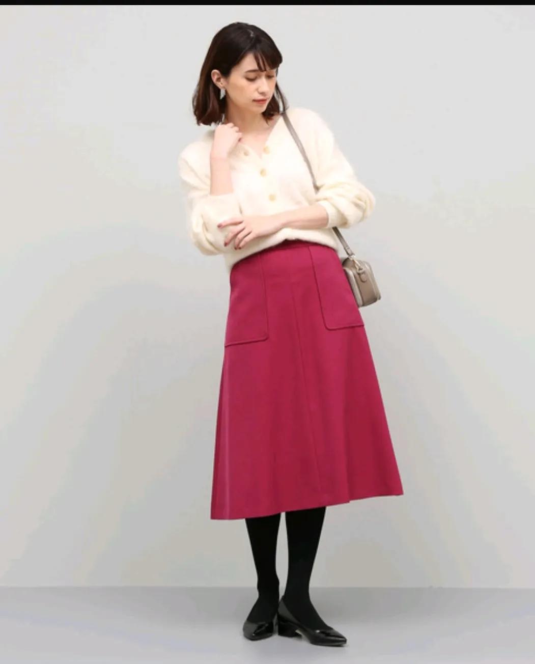 粉红色冬季针织开衫,冬季穿搭颜色搭配表