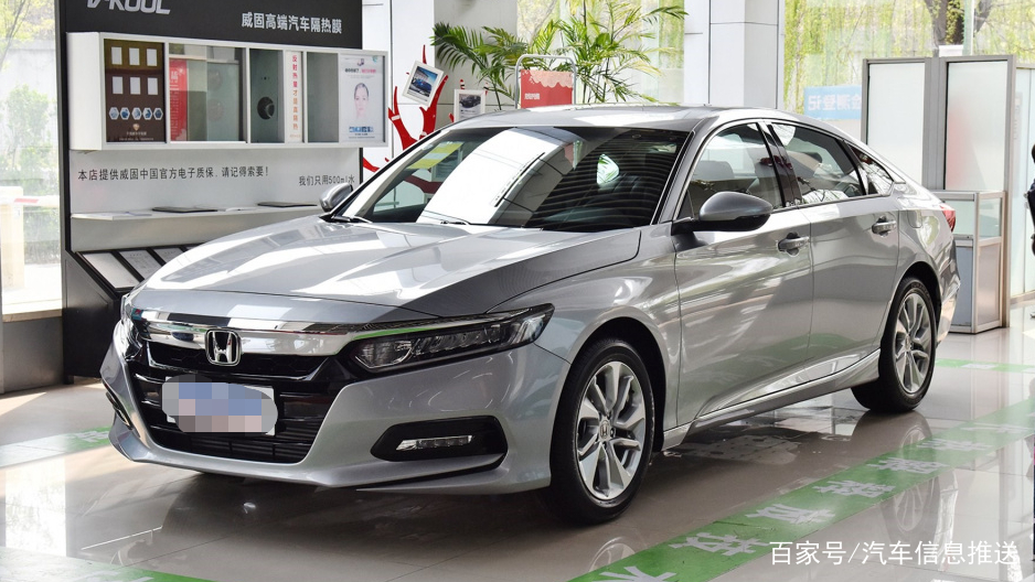 顶配思域与低配雅阁如何选择,22款思域和22款雅阁哪个更值得买