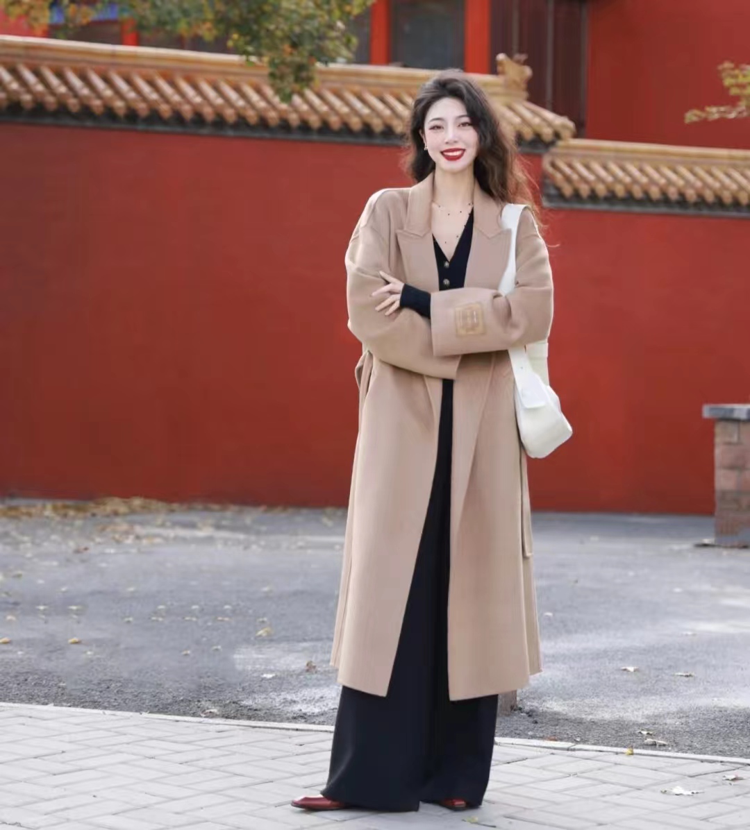 驼色大衣打底配什么颜色显高级,怎样选驼色大衣高级