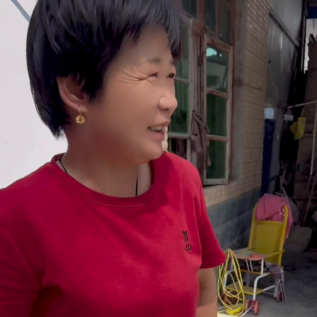 妹妹去年就想开服装店，去年没开成，带口罩原因，今年她又...