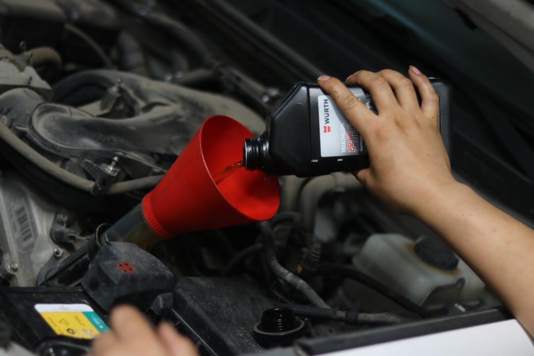 丰田霸道生锈,破旧丰田翻新